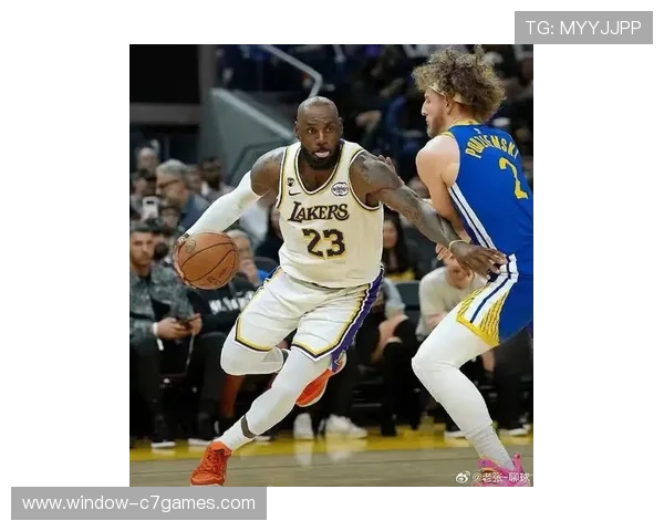 NBA季后赛激战正酣 詹姆斯领衔湖人勇闯决赛勇士强势回归