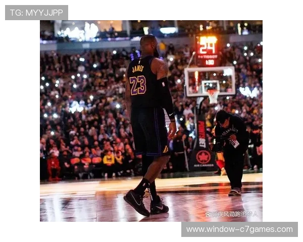 湖人队新赛季备战全力冲击总冠军 詹姆斯带领球队迎接挑战